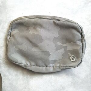 Lululemon Everywhere Belt Bag Camo